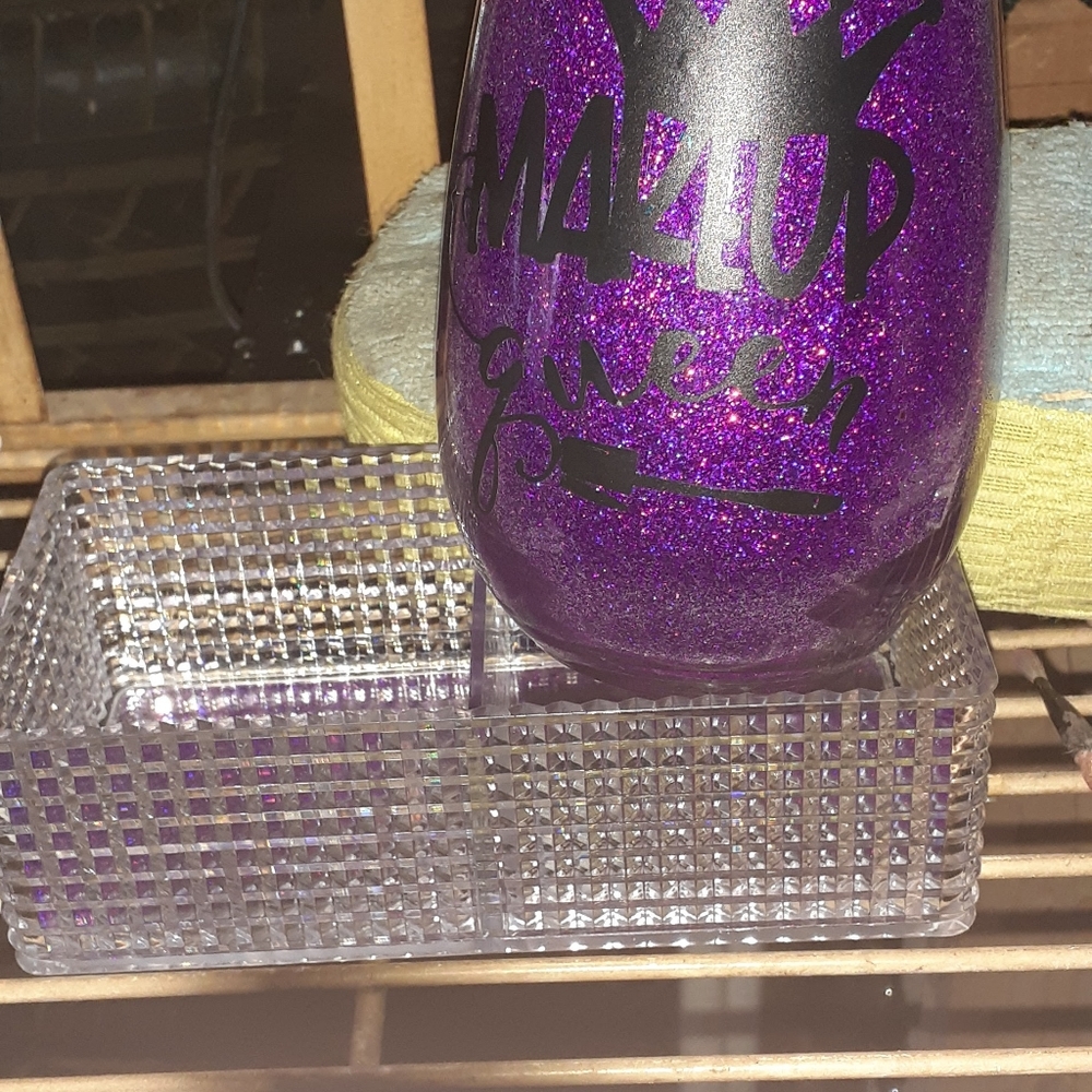 Vanity items - Picture 2 of 2